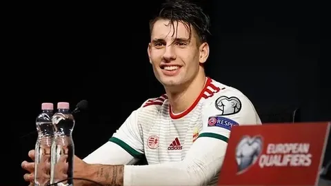 莱万回顾逆转战：进球点燃士气；与什琴斯尼友谊添翼